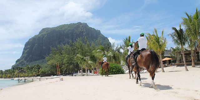 Morne horse beach ride mauritius (7)